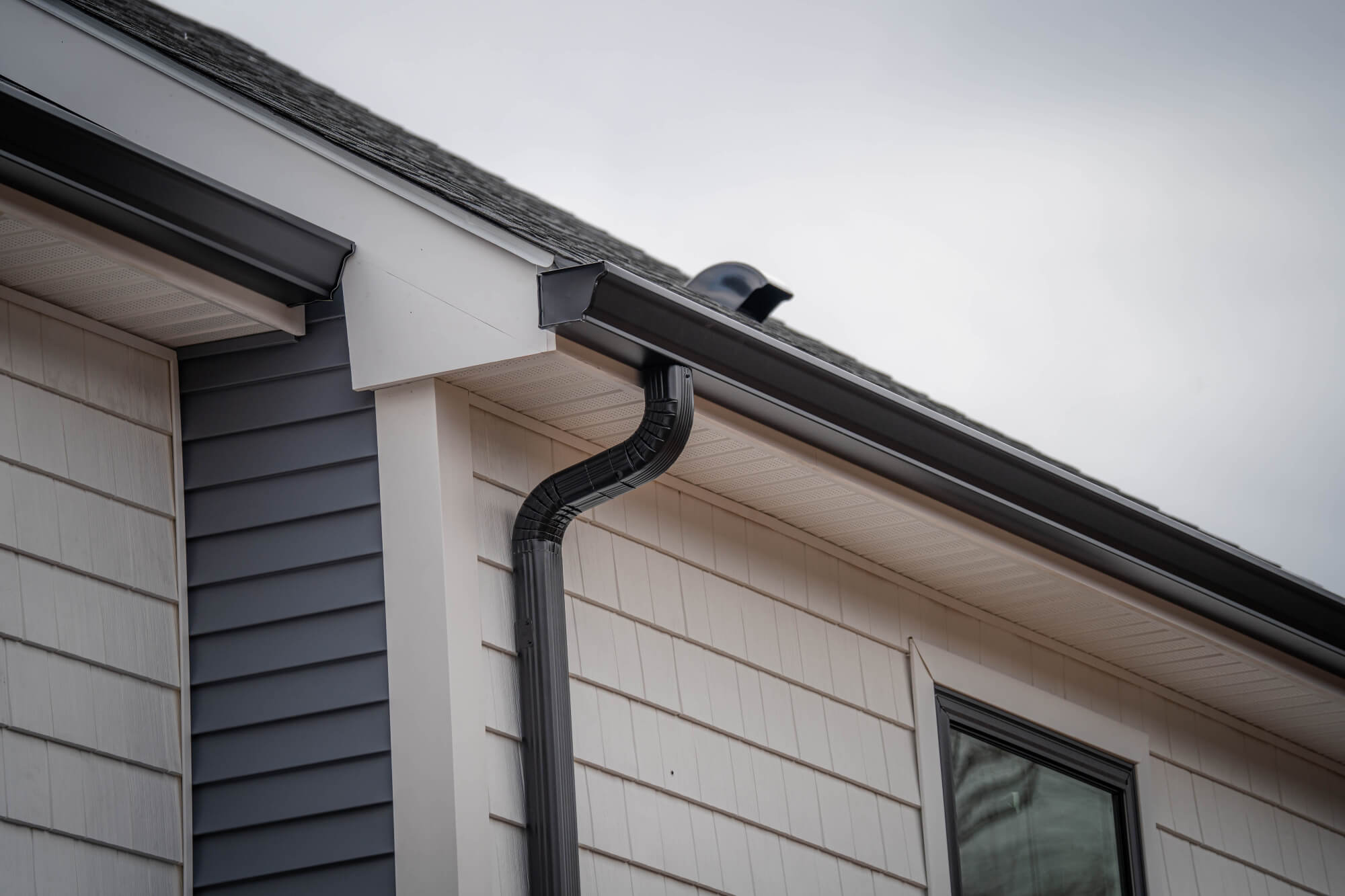 Roof gutter and downspout
